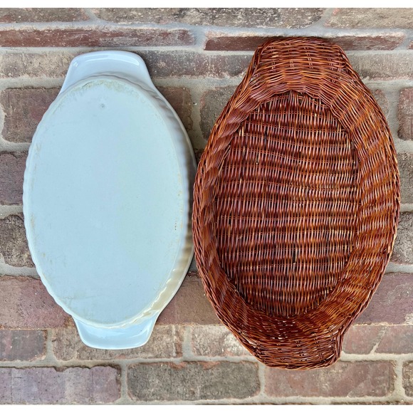 Adorable set of vintage blueberry casserole dishes in wicker baskets. Set of 3. - Picture 6 of 11